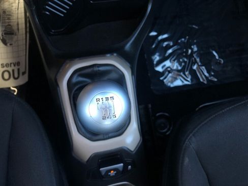 Used 2017 Jeep Renegade Sport w/ Power & Air Group FWD image 12