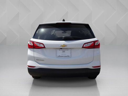 Used 2019 Chevrolet Equinox LS w/ LS Convenience Package FWD image 4