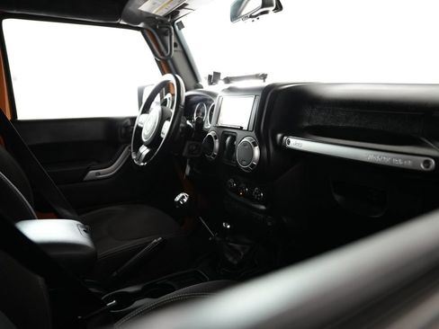 Used 2014 Jeep Wrangler Rubicon w/ Power Convenience Group image 39