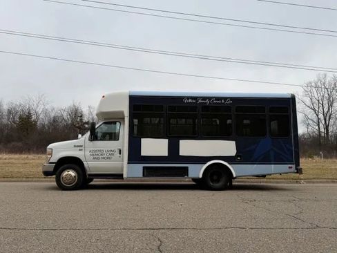 Used 2013 Ford E-350 and Econoline 350 Super Duty w/ Shuttle Bus Prep Pkg RWD image 15