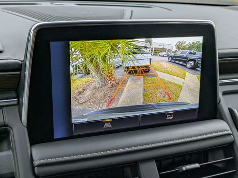 Used 2023 Chevrolet Suburban Premier AWD/4WD image 20