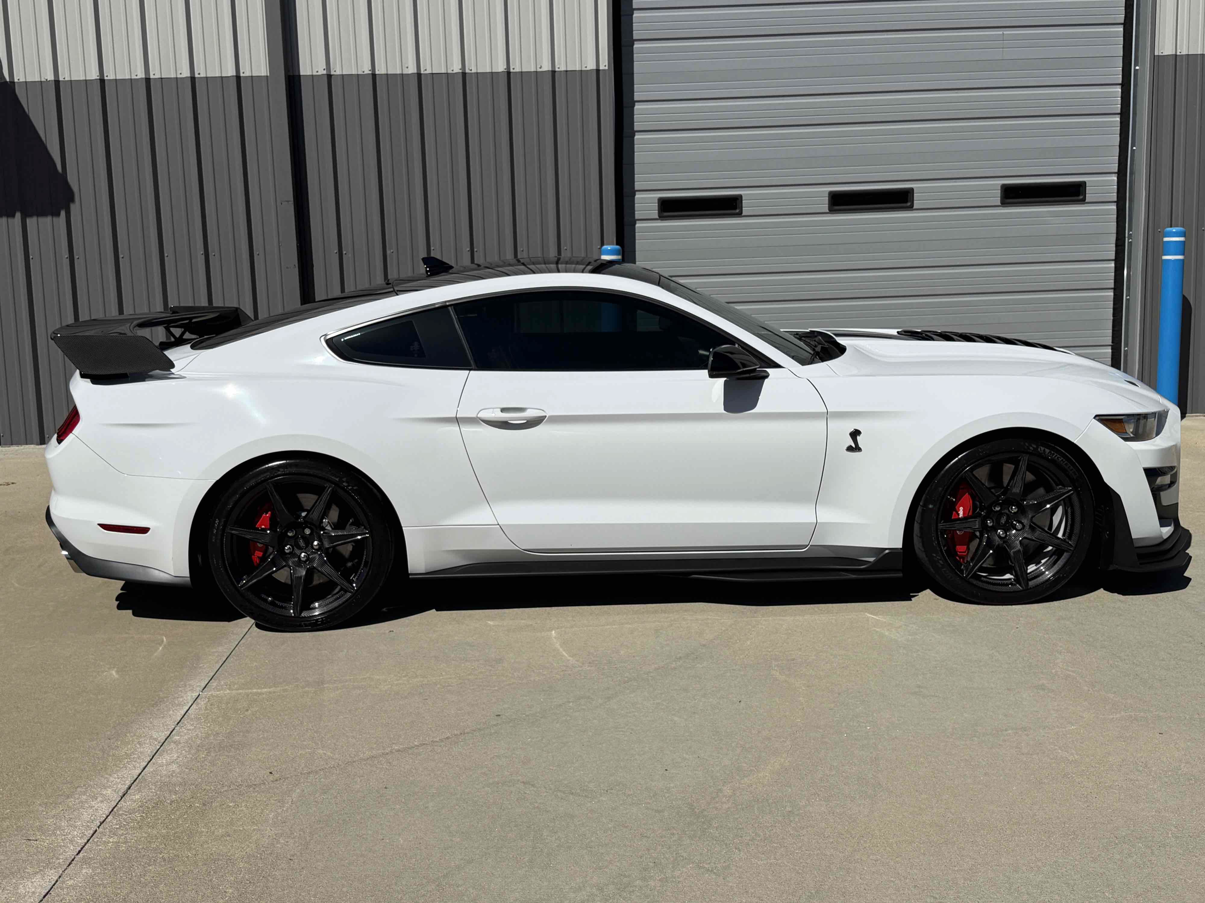Used 2021 Ford Mustang Shelby GT500 w/ Carbon Fiber Track Pack RWD image 54