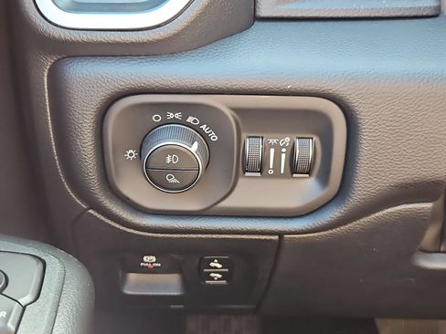 New 2026 RAM 1500 4x4 Crew Cab image 18