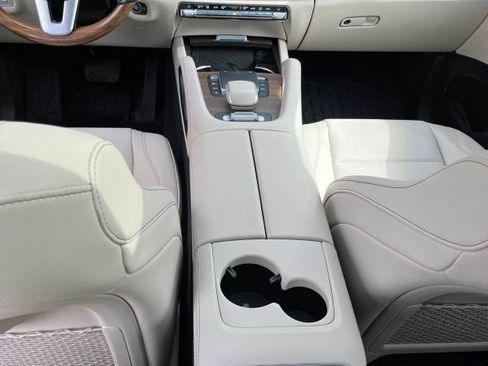 Used 2023 Mercedes-Benz GLS 450 4MATIC image 9