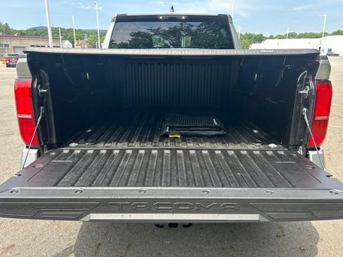 Used 2025 Toyota Tacoma SR5 AWD/4WD image 17