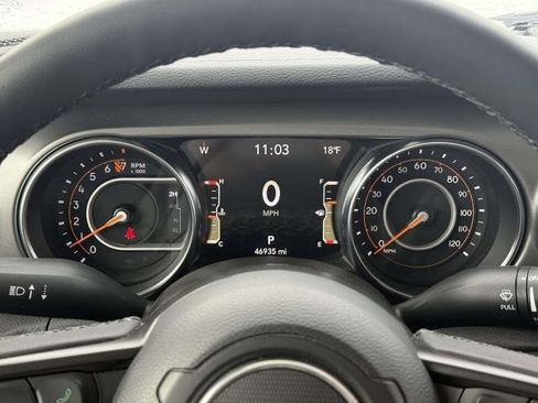 Used 2023 Jeep Gladiator Sport image 15