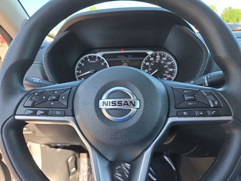 Used 2023 Nissan Sentra SV FWD image 23