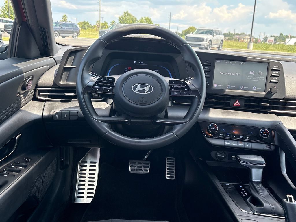 Used 2025 Hyundai Elantra Sport FWD image 25
