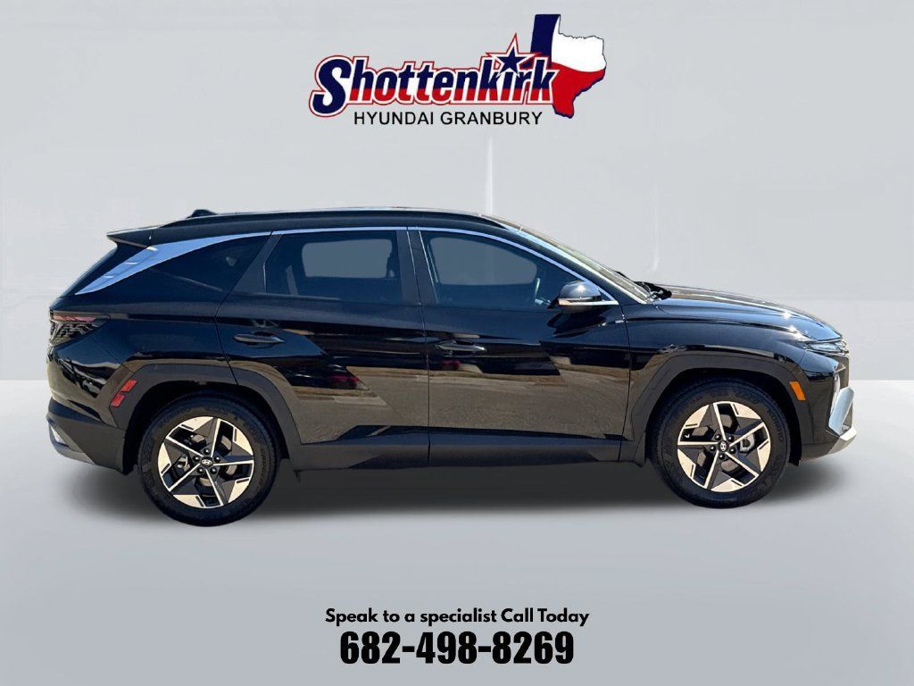Used 2025 Hyundai Tucson SEL FWD image 4