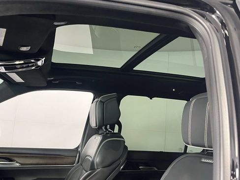 Certified 2022 Jeep Grand Wagoneer Series II w/ Convenience Group III image 22