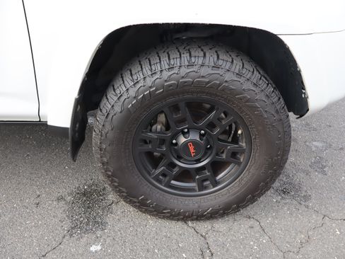 Used 2019 Toyota 4Runner SR5 Premium AWD/4WD image 38