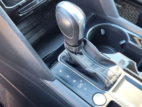 Used 2023 Volkswagen Atlas Cross Sport SE image 12