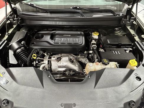 Used 2019 Jeep Cherokee Limited w/ Luxury Group AWD/4WD image 13