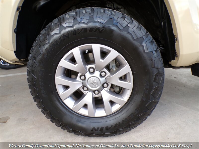 Used 2016 Toyota Tacoma SR5 w/ SR5 Appearance Package (SN) RWD image 38