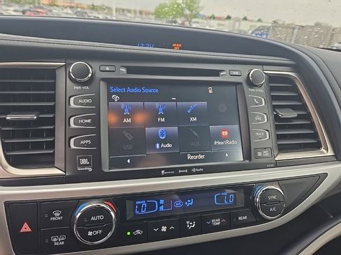 Used 2019 Toyota Highlander Limited AWD/4WD image 16