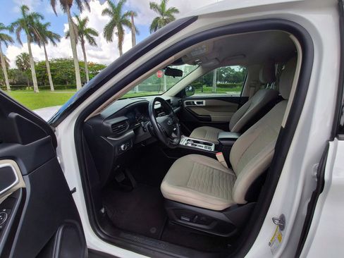 Used 2020 Ford Explorer XLT RWD image 6