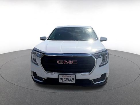 Used 2024 GMC Terrain SLE image 4