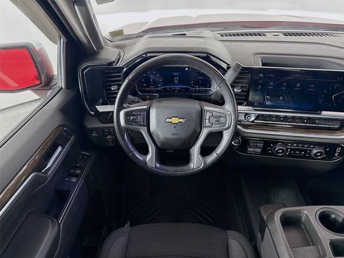 Used 2022 Chevrolet Silverado 1500 LT AWD/4WD image 22