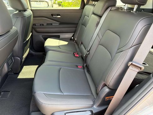 New 2026 Nissan Pathfinder SL FWD image 21