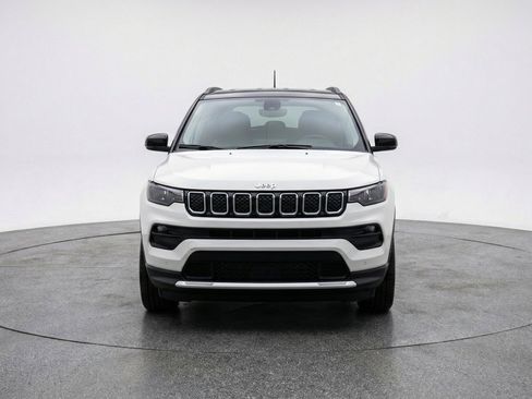 Used 2025 Jeep Compass Limited AWD/4WD image 2