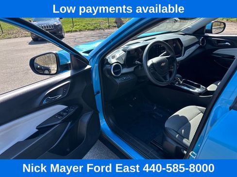Used 2025 Chevrolet Trax LT FWD image 30