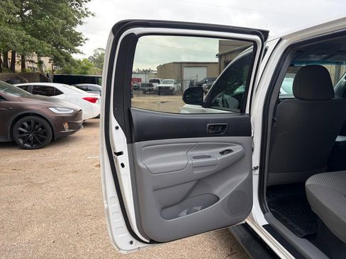 Used 2015 Toyota Tacoma 4x4 Double Cab w/ SR5 Package image 26