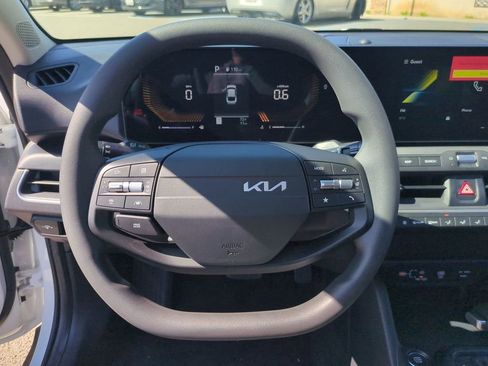 New 2026 Kia K4 LXS FWD image 11