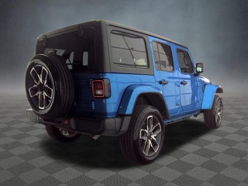 Used 2024 Jeep Wrangler Unlimited w/ Convenience Group AWD/4WD image 3