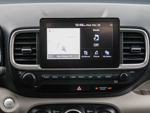 Used 2020 Hyundai Venue image 15