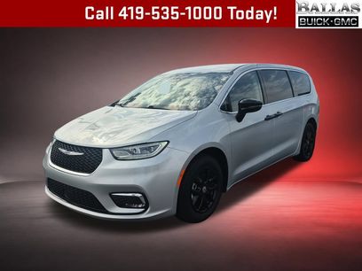 Used 2024 Chrysler Pacifica Touring-L
