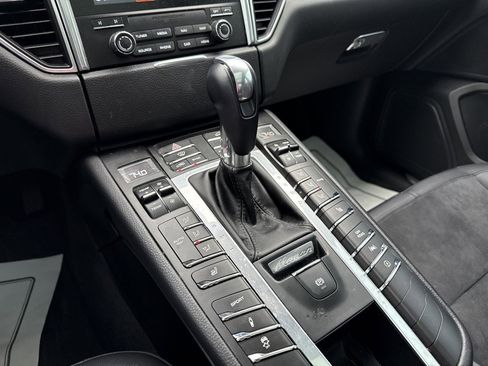 Used 2018 Porsche Macan S image 25