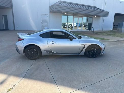 Used 2023 Toyota GR86 Premium w/ ALL Weather Mat Package (TMS) RWD image 8