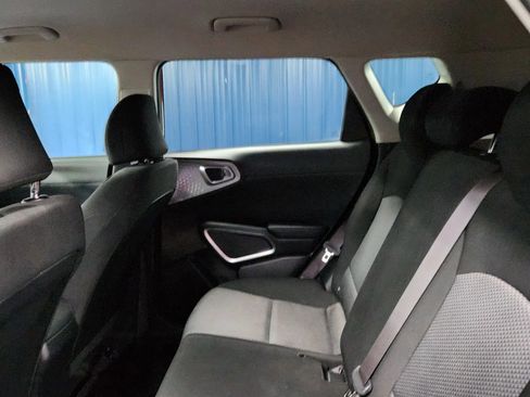 Used 2022 Kia Soul LX image 17