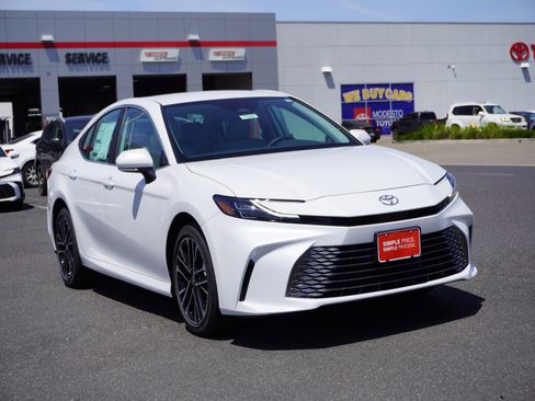 New 2026 Toyota Camry XLE FWD image 1