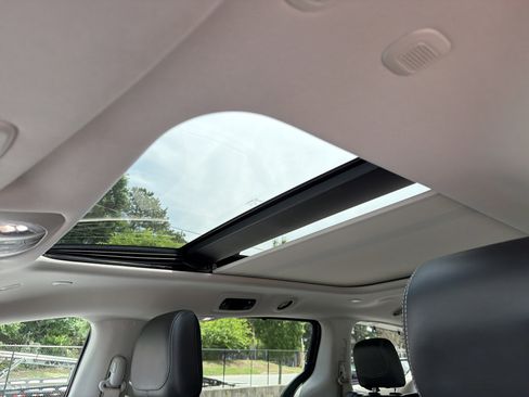 Used 2022 Chrysler Pacifica Limited FWD image 44