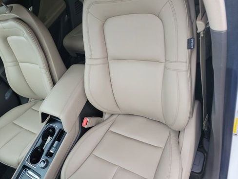 Certified 2024 Lincoln Corsair AWD image 29