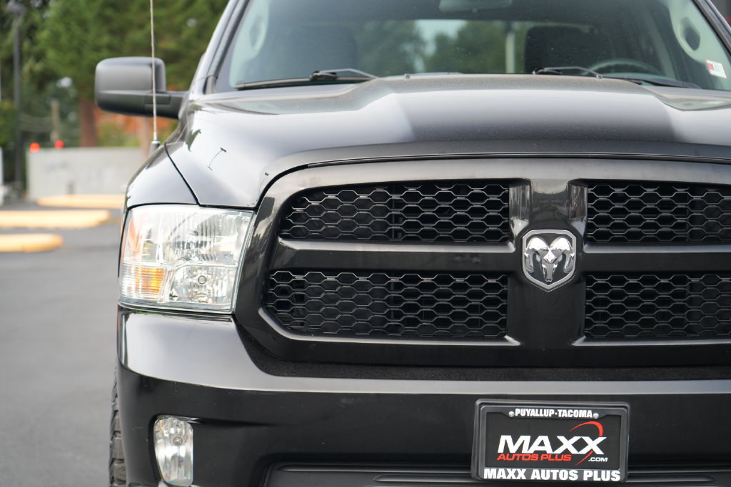 Used 2017 RAM 1500 Express AWD/4WD image 5