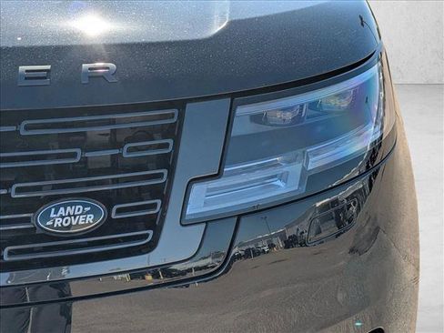 Used 2025 Land Rover Range Rover SE image 9