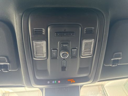 Used 2023 Chevrolet Suburban Premier AWD/4WD image 17