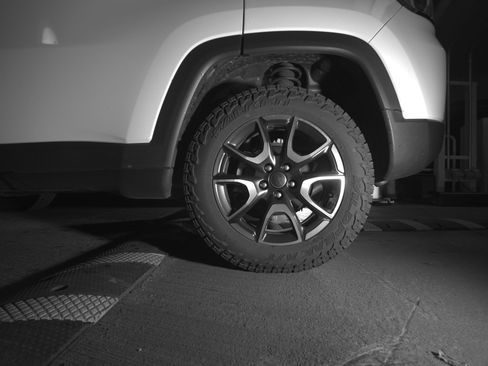 Used 2025 Jeep Compass Trailhawk AWD/4WD image 14