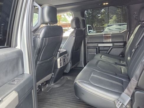 Used 2015 Ford F150 Platinum w/ Equipment Group 701A Luxury AWD/4WD image 9