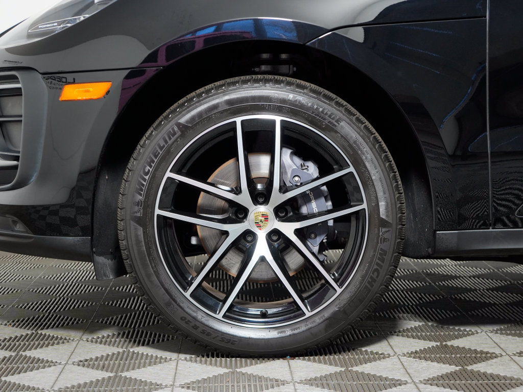 Certified 2025 Porsche Macan w/ Premium Package Plus AWD/4WD image 13