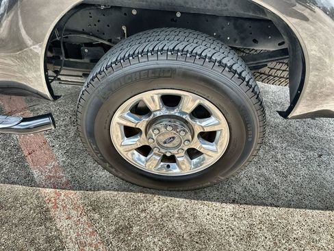 Used 2016 Ford F250 Lariat w/ Lariat Interior Package image 12