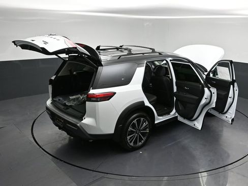 New 2026 Nissan Pathfinder Platinum w/ Lighting Package AWD/4WD image 36