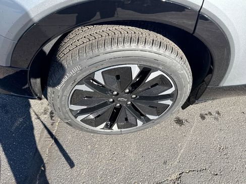 New 2025 Chevrolet Blazer EV RS image 24