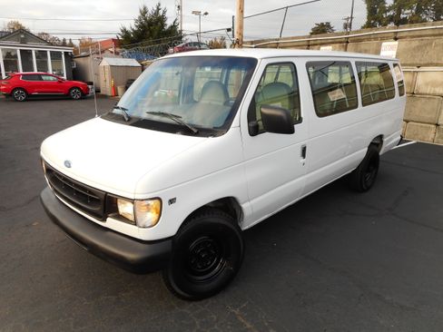 Used 1999 Ford E-350 and Econoline 350 Club Wagon image 5