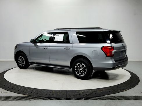 Used 2023 Ford Expedition Max XLT image 5
