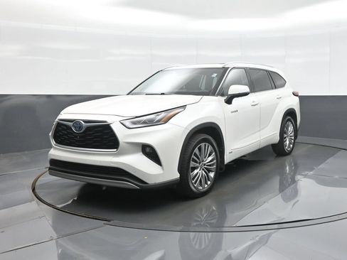 Used 2021 Toyota Highlander Platinum AWD/4WD image 3