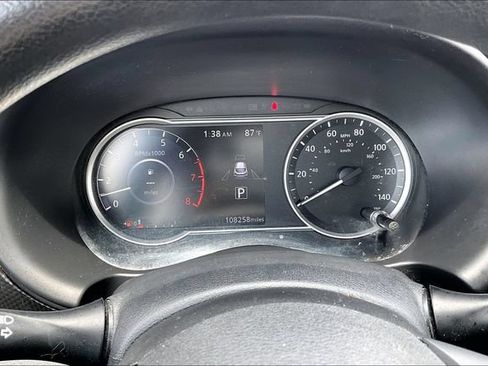 Used 2018 Nissan Kicks SV FWD image 12