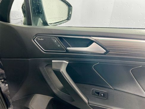 Used 2022 Volkswagen Tiguan SEL R-Line image 29